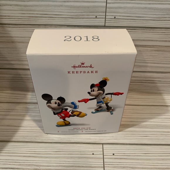 NIP 2018 Hallmark Disney Mickey & Minnie Ornaments - Picture 3 of 6